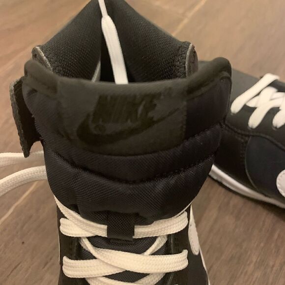 NIKE AIR JORDAN 1 Sneakers, Like new - Picture 4 of 5